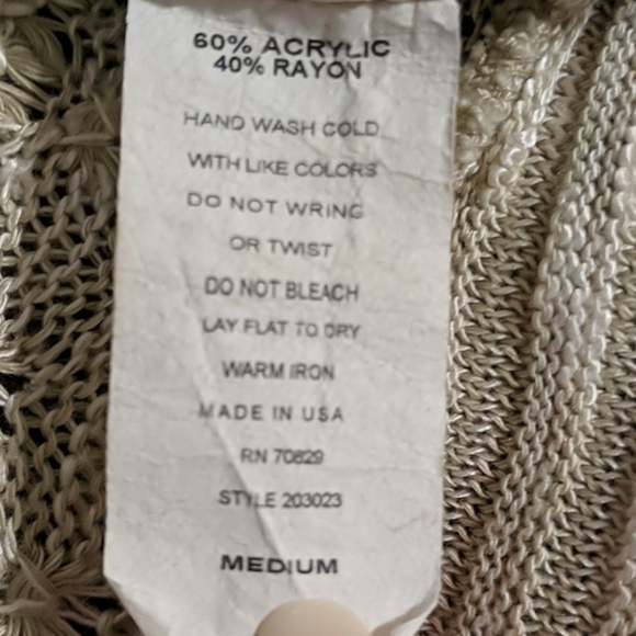 3/$20 🌸 Buttercream Cardigan - Picture 2 of 3